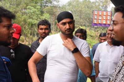 हरभजन ने टीम इंडिया से बाहर होने के लिए धोनी और बीसीसीआई को ठहराया जिम्मेदार