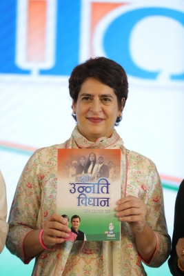 उप्र चुनाव : कांग्रेस के घोषणापत्र में किसानों की कर्जमाफी, 20 लाख नौकरी का वादा