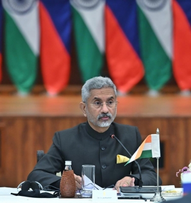 जयशंकर ने भारतीयों को यूक्रेन से निकालने में हंगेरियन, मोलदावन समकक्षों से मदद मांगी