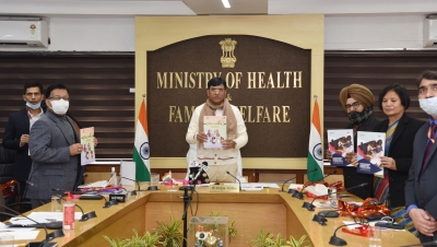 विश्व स्तर पर सबसे बड़ा टीकाकरण कार्यक्रम संचालित कर रहा भारत: मंडाविया