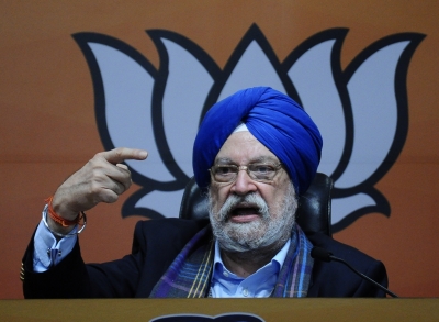 ईंधन खरीद के लिए वैकल्पिक बाजार तलाश रही सरकार: पुरी