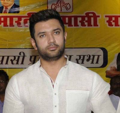 दिल्ली का सरकारी बंगला खाली करने के बाद पटना पहुंचे चिराग ने पूछा, ‘किनके इशारे पर रची गई साजिश’