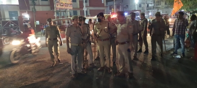 दिल्ली हिंसा : अगर इजाजत नहीं थी तो हनुमान जयंती के जुलूस के साथ पुलिस वाले क्यों गए?