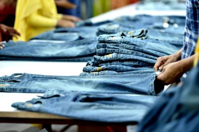 यूक्रेन युद्ध, कपास की कीमतों में तेजी से जूझ रहा देश का कपड़ा उद्योग