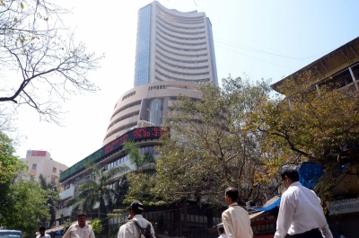लगातार दूसरे दिन इक्विटी सूचकांकों में गिरावट