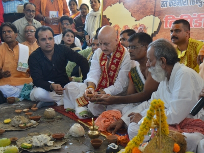 1990 में मारे गए कश्मीरी पंडितों के लिए अनुपम खेर ने किया ‘श्राद्ध’