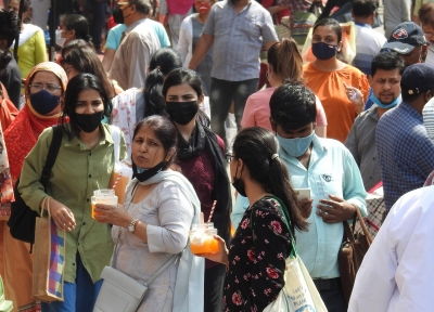 अधिकांश लोगों को लगता है कि कोविड की चौथी लहर पहले ही आ चुकी है- सर्वे