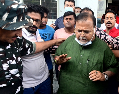 कोर्ट ने पार्थ चटर्जी की ईडी हिरासत 3 अगस्त तक बढ़ाई