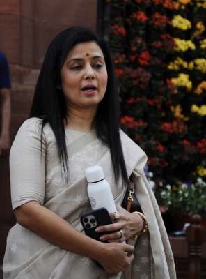 महुआ मोइत्रा के खिलाफ एफआईआर की जिम्मेदारी नहीं लेगी तृणमूल