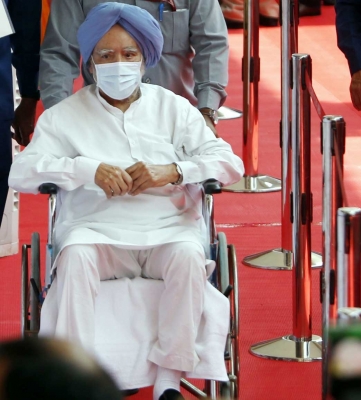 राष्ट्रपति चुनाव: बीमार पूर्व प्रधानमंत्री मनमोहन सिंह व्हीलचेयर पर वोट डालने आए