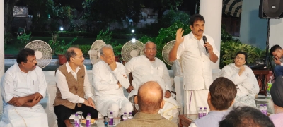 सोनिया गांधी ईडी दफ्तर में होंगी पेश, मल्लिकार्जुन खड़गे के आवास पर वरिष्ठ नेताओं ने की बैठक