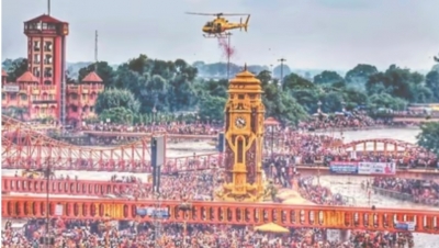 हरिद्वार में कांवड़ियों पर हेलीकॉप्टर से हुई पुष्पवर्षा, भोले के जयकारों से गूंज उठी धर्मनगरी