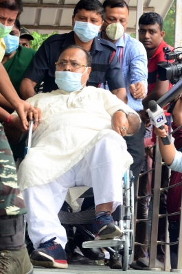 बंगाल के अधिकारी ने पार्थ चटर्जी की तुलना नेल्सन मंडेला से की