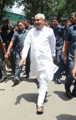 हिंदू भावनाओं को ‘आहत’ करने के आरोप में नीतीश, 6 अन्य के खिलाफ याचिका दायर