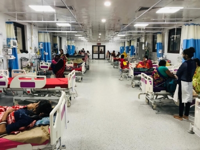 17 बच्चों और 2 टीचर की बिगड़ी तबीयत, पड़ोस में गोशाला की गंदगी और बदबू के कारण हुआ हाल बेहाल
