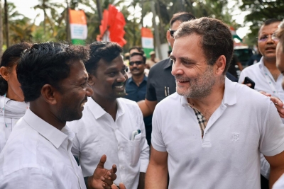 कांग्रेस ने राहुल गांधी के टी-शर्ट पर हमले के जवाब में मोदी के 10 लाख रुपये के सूट पर निशाना साधा
