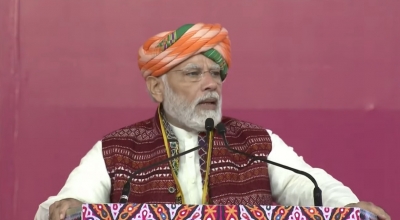 पीएम मोदी गणेश चतुर्थी पर पीयूष गोयल के घर पहुंचे