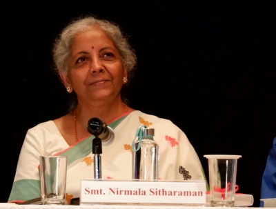 वित्त मंत्री ने बेहतर तकनीकी उपयोग के लिए कर कर्मियों के प्रशिक्षण का आह्वान किया