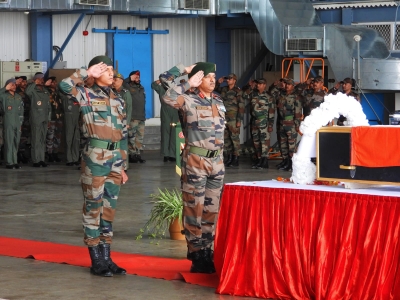 अरुणाचल हेलिकॉप्टर हादसे में मारे गए पायलट को सेना ने दी विदाई
