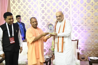 गृहमंत्री सहित 15 मुख्यमंत्रियों को सीएम योगी ने भेंट किये ओडीओपी के तोहफे