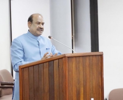 लोकसभा अध्यक्ष ने दीपावली की पूर्व संध्या पर देशवासियों को बधाई दी