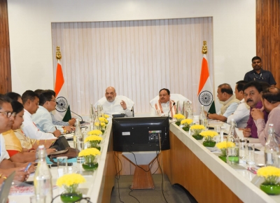 असम: शाह ने अधिकारियों से की मुलाकात, बाढ़ से जुड़े मुद्दों पर की चर्चा