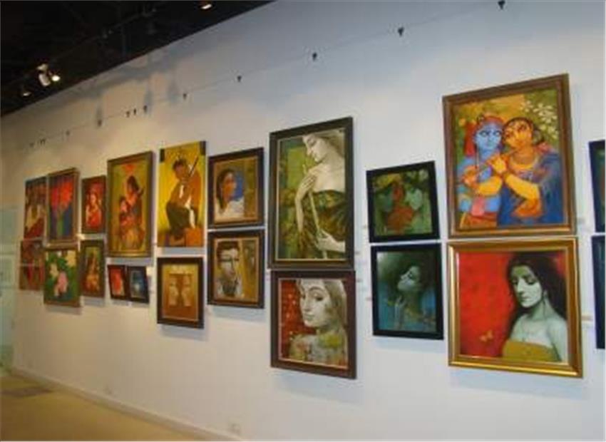 13 देशों के 40 प्रसिद्ध कलाकारों की कृतियों में समकालीन कला, पर्यावरण की झलक