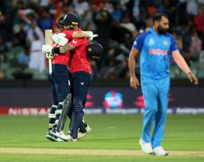 टी20 विश्व कप: इंग्लैंड के खिलाफ सेमीफाइनल में हार के बाद पाक पीएम ने टीम इंडिया पर कसा तंज
