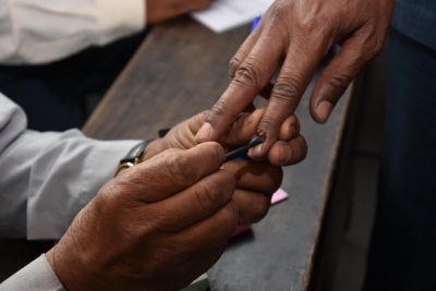 रामपुर उपचुनाव : पुलिस ने लोगों को मतदान करने से रोका, एडवोकेट ने सुप्रीम कोर्ट में दायर की याचिका
