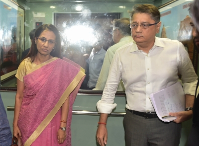 लोन धोखाधड़ी के आरोप में आईसीआईसीआई बैंक की पूर्व सीईओ चंदा कोचर और उनका पति गिरफ्तार