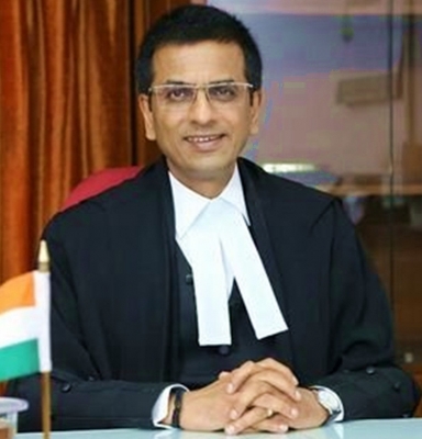 बेटियों को सुप्रीम कोर्ट लेकर पहुंचे सीजेआई, कहा- ‘देखिए, मैं यहीं बैठता हूं’