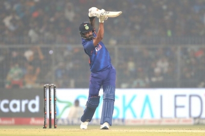 भारत ने दूसरे वनडे में श्रीलंका को चार विकेट से हराया, सीरीज में बनाई 2-0 की अजेय बढ़त