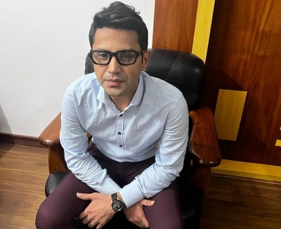 विमान में पेशाब का मामला : चालक दल की रिपोर्ट में कहा गया, महिला को सह-यात्री ने उकसाया होगा