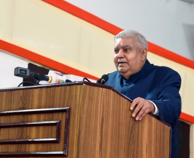 साथ काम करने की प्रतिज्ञा के साथ बंगाल में राज्यपाल-सरकार की नई शुरूआत