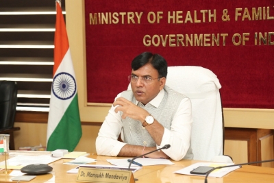 स्वास्थ्य मंत्री मंडाविया ने आईजीआई एयरपोर्ट पर यात्रियों की स्क्रीनिंग और टेस्टिंग के इंतजामों की समीक्षा की