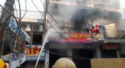 ज्वेलरी शॉप में लगी आग, लाखों का माल जलकर राख, फायर ब्रिगेड की तीन गाड़ियों ने पाया आग पर काबू