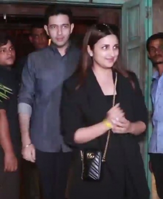डिनर डेट पर गए परिणीति चोपड़ा और राघव चड्ढा, शादी के सवाल पर रहे चुप
