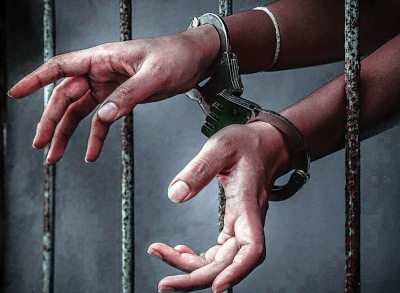 बिहार के मोतिहारी में शराब की होम डिलीवरी करने वाली महिला गिरफ्तार