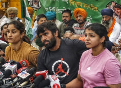 पहलवानों ने रेलवे की ड्यूटी ज्वाइन की, साक्षी ने प्रदर्शन से हटने की खबरों का खंडन किया