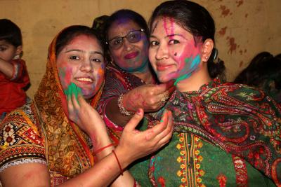 पाकिस्तान के विश्वविद्यालयों में होली जैसे सांस्कृतिक उत्सवों पर रोक से छिड़ी बहस