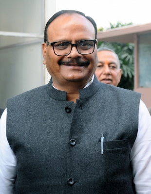 यूपी के उपमुख्यमंत्री का अधिकारियों को निर्देश, मेडिकल कॉलेजों के निर्माण में तेजी लाएं