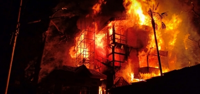 कंबोडिया की राजधानी में नाइट क्लब में आग लगने के हादसे में मरने वालों की संख्या बढ़कर 8 हुई