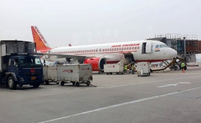 ड्यूटी के समय में गड़बड़ी : राजकोट-दिल्ली एयर इंडिया की उड़ान बाधित होने से भाजपा सांसदों सहित 100 यात्री फंसे