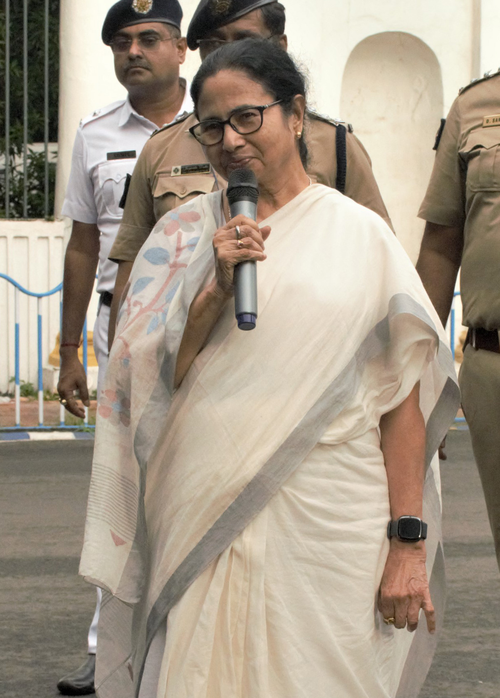 ममता बनर्जी ने ‘इंडिया’ नाम पर हमले को लेकर पीएम पर तंज कसा