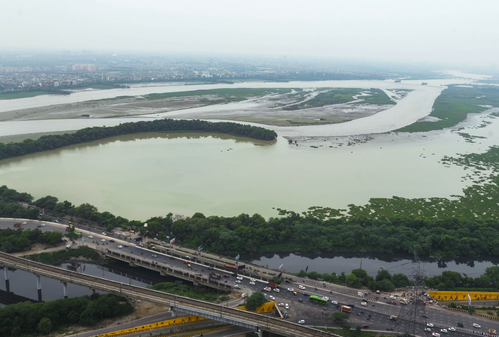 यमुना नदी का जलस्तर घटा, अब खतरे के निशान से मीटर ऊपर