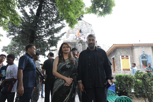 विवेक अग्निहोत्री, पल्लवी जोशी ने कश्मीर के शंकराचार्य मंदिर में लिया आशीर्वाद
