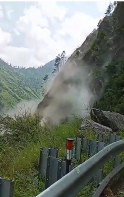 हिमाचल में ऊंचे पहाड़ी क्षेत्र से 30 छात्रों को सुरक्षित निकाला गया