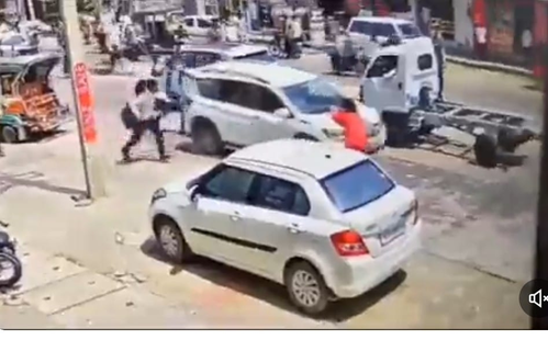 राजस्‍थान में महिला को कार के बोनट पर घसीटा, वीडियो वायरल