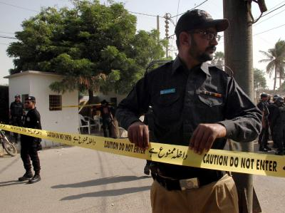 पाकिस्तान के खैबर पख्तूनख्वा में चार सैनिक व 12 आतंकी मारे गए