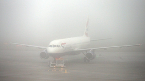 दिल्ली एयरपोर्ट पर घने कोहरे के कारण 30 उड़ानों में देरी